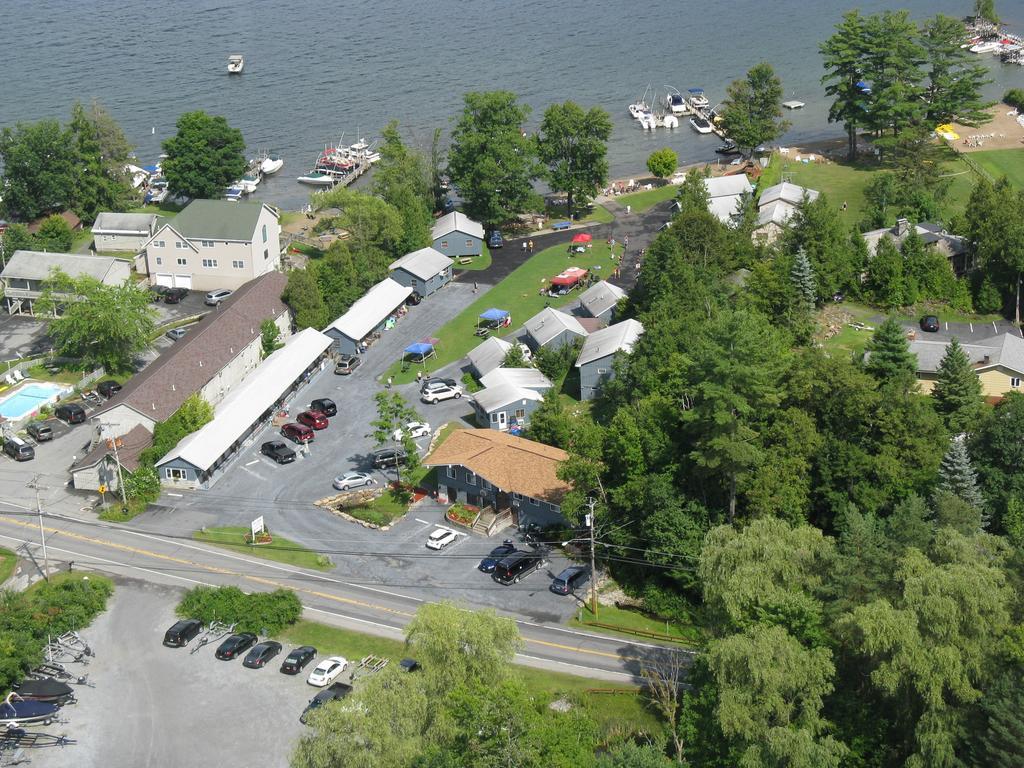 Blue Lagoon Resort Lake George Room photo