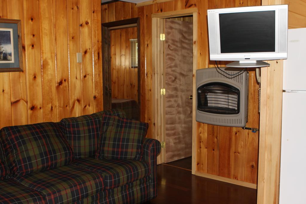 Blue Lagoon Resort Lake George Room photo