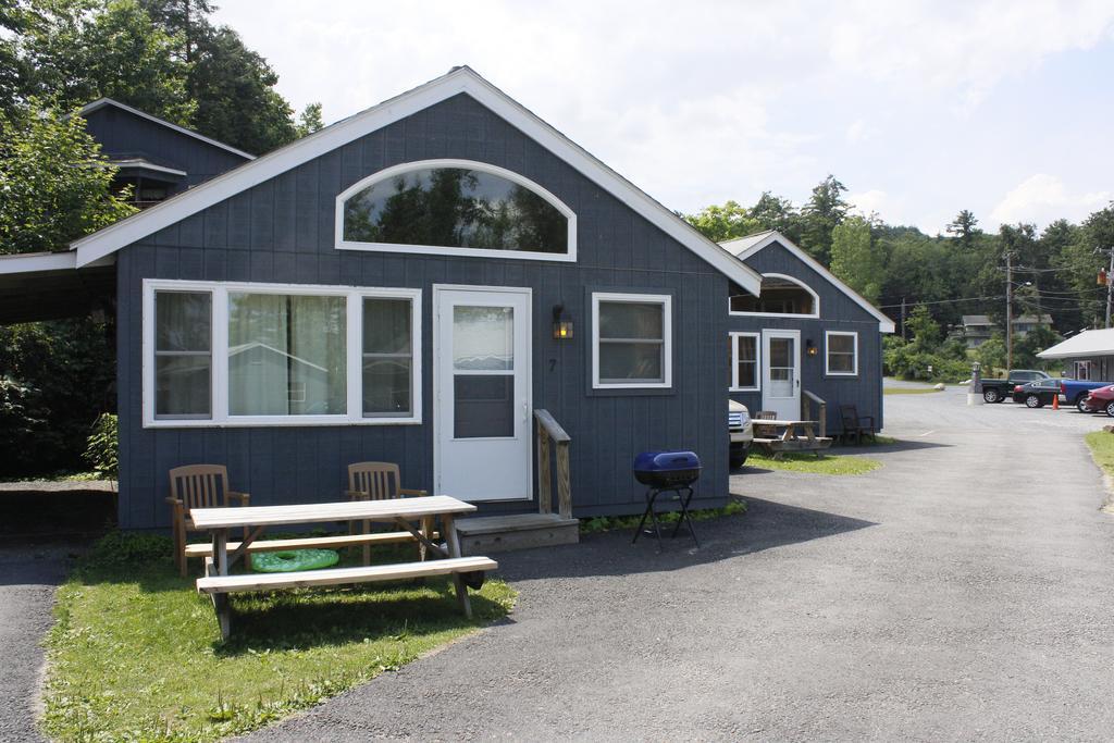 Blue Lagoon Resort Lake George Exterior photo