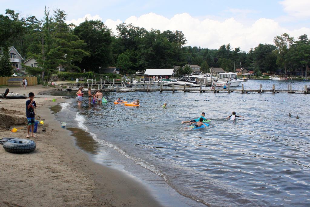 Blue Lagoon Resort Lake George Exterior photo