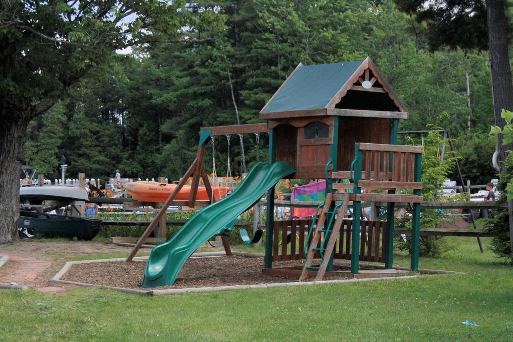 Blue Lagoon Resort Lake George Exterior photo